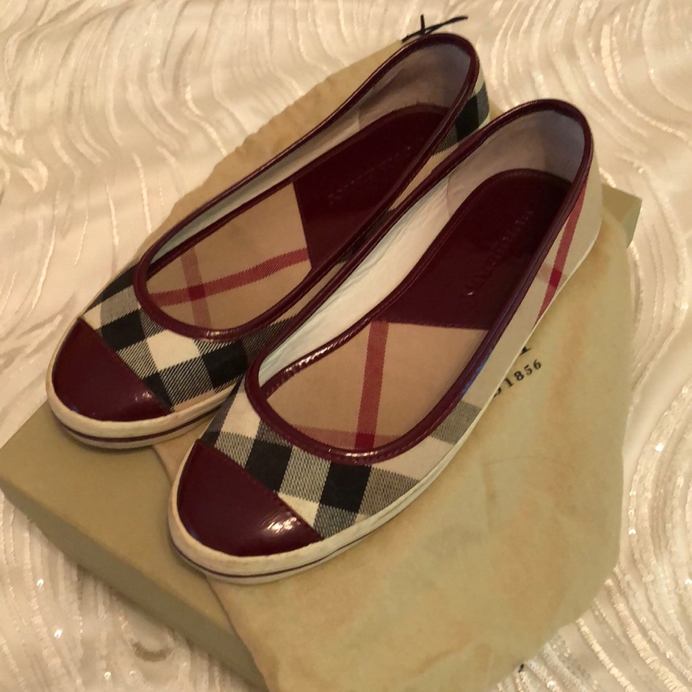Burberry flats in size 8